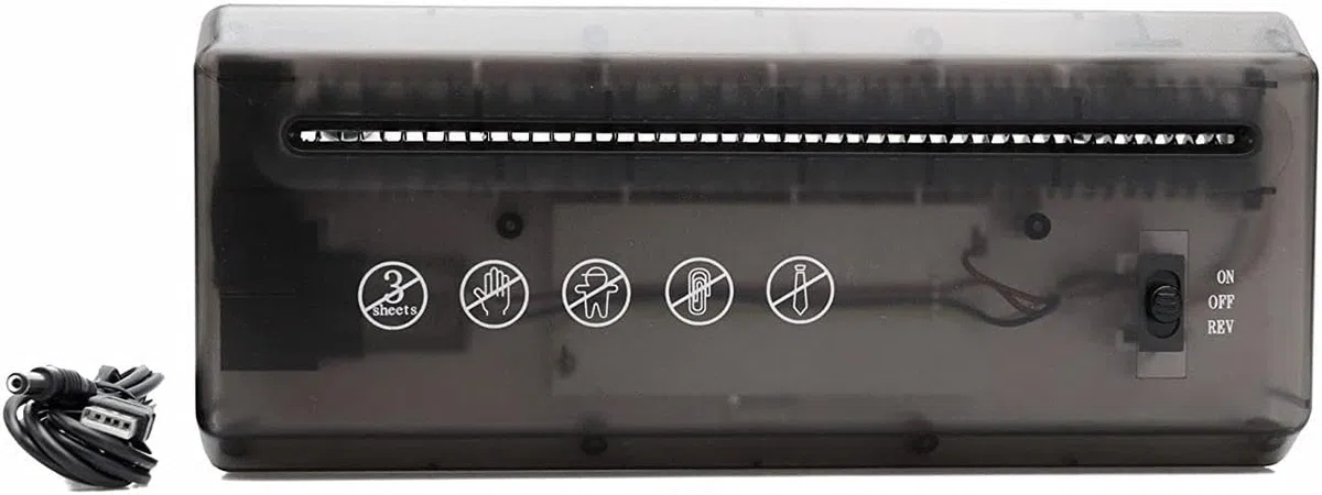 SQUADO Mini Distruggi Documenti Elettrico, Taglia A4, Alimentazione USB o Batterie, Nero