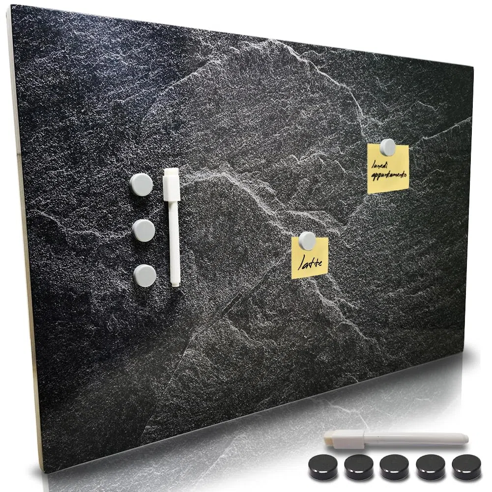 BAKAJI Lavagna Magnetica Scrivibile e Cancellabile da Parete, Lavagnetta con 5 Calamite e 1 Pennarello, Bacheca Memo Board a Muro Ideale Cucina, Soggiorno, Ingresso, 60 x 40 cm (Marmo Nero)