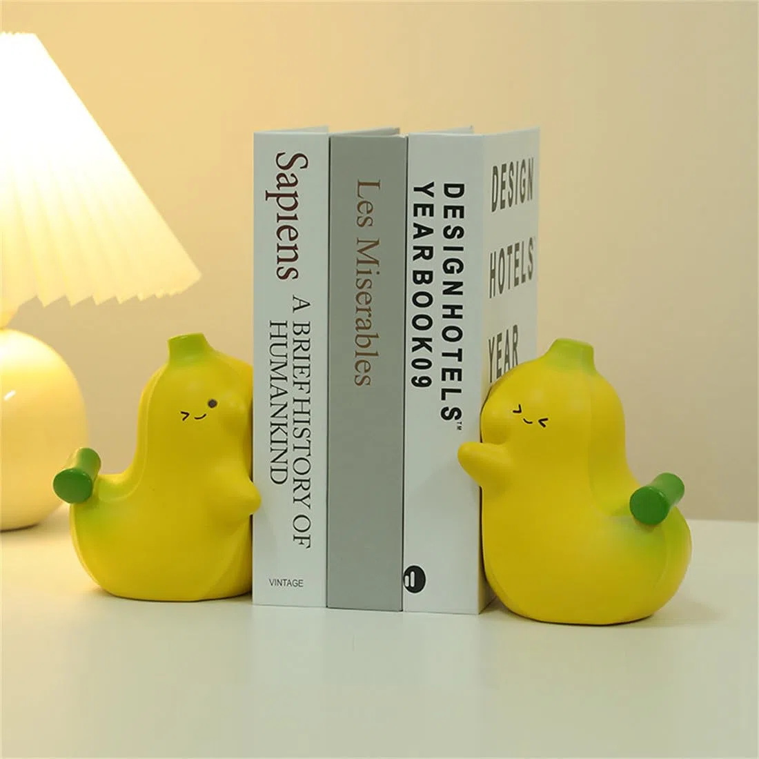 EsportsMJJ Fermalibri decorativi per scrivania, ufficio, casa, mensola ornamentale, motivo: banana, con grazioso motivo a cartoni animati che abbracciano