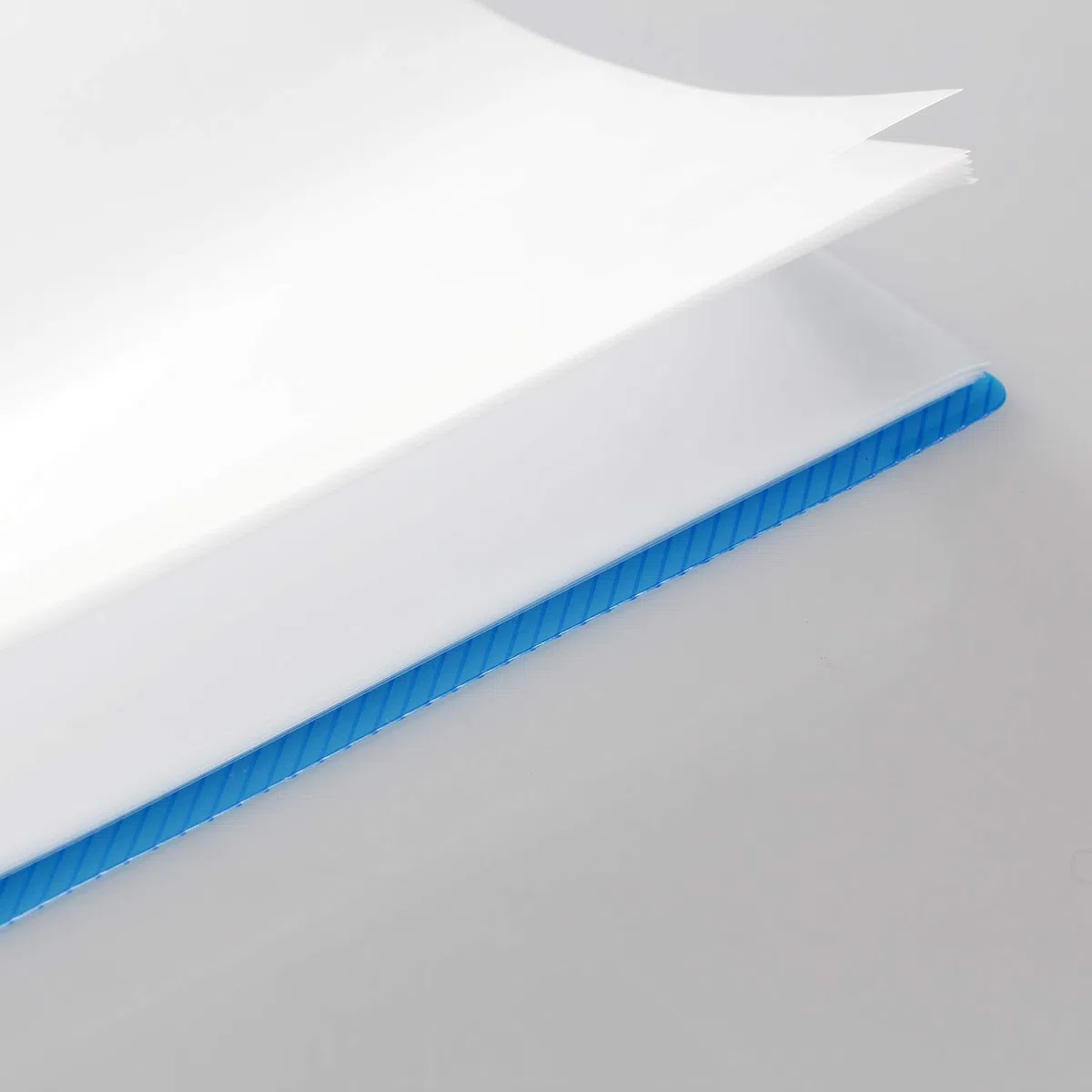 TUKA-i-AKUT 4pz A4 PP Portalistino con Rilegatura Anelli, Buste Trasparenti, Per Presentazione e Archiviazione di Documenti, Libro di Presentazione a Spirale, Set di 4 in 4 colori, TKD8029 bunt