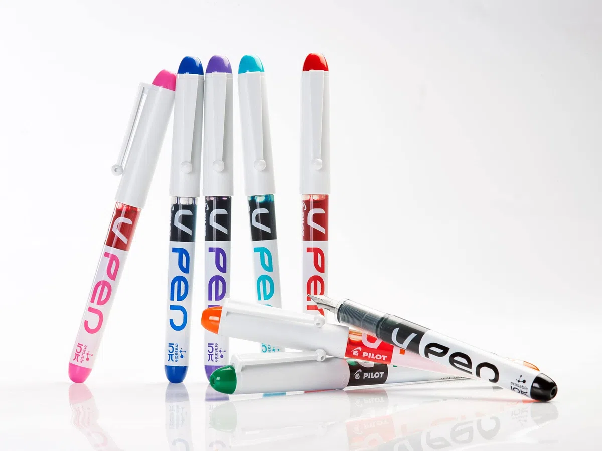 PILOT V PEN – Penna stilografica usa e getta cancellabile – Punta da 0,6 mm – Linea media – Confezione regalo in busta – Confezione da 5 – Nero, Blu, Rosso, Verde e Viola