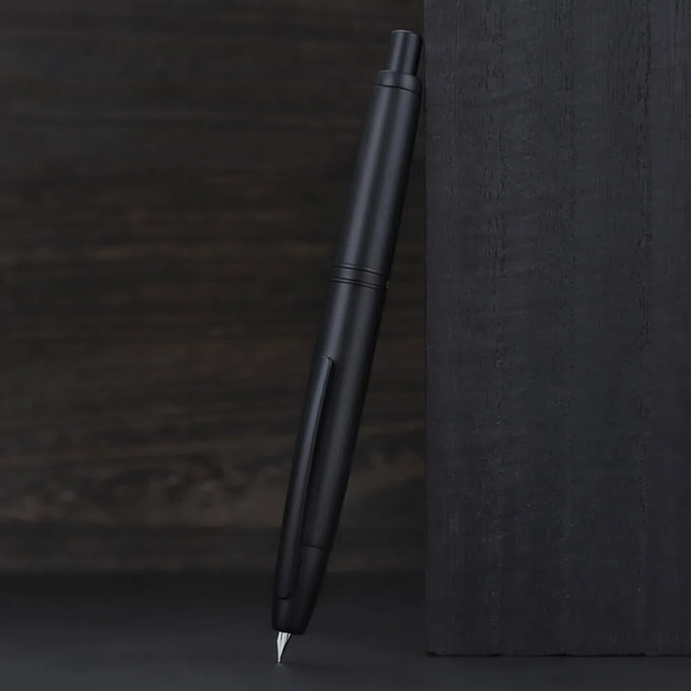Jinhao - Penna stilografica a pressione, serie 10, pennino medio retrattile nero opaco, con convertitore di inchiostro e penna in metallo (versione con clip nera)
