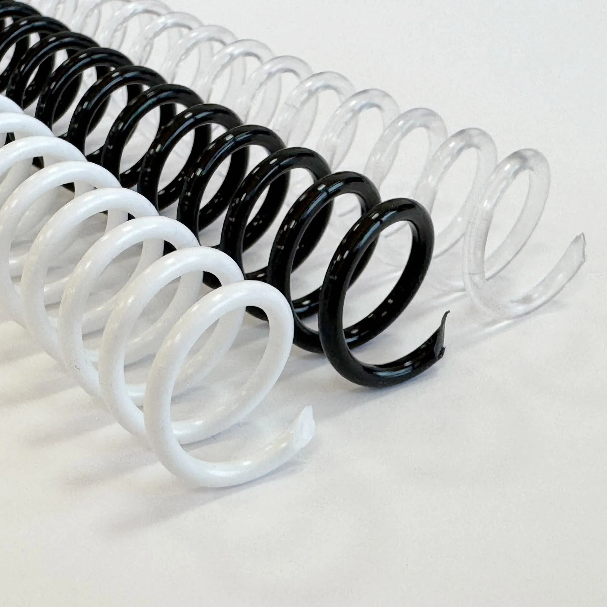 DHP - Spirale Plastica 5:1, 20 mm, A4, MiniPACK Assortito Scatola 20, Trasparente, Bianco e Nero