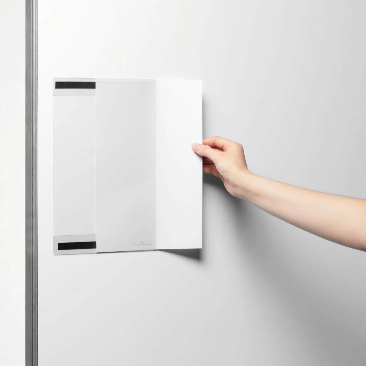 Durable Porta avvisi in rPET A4 magnetico, in PET riciclato, accessori ufficio, trasparente, conf. 5 pezzi, 504819