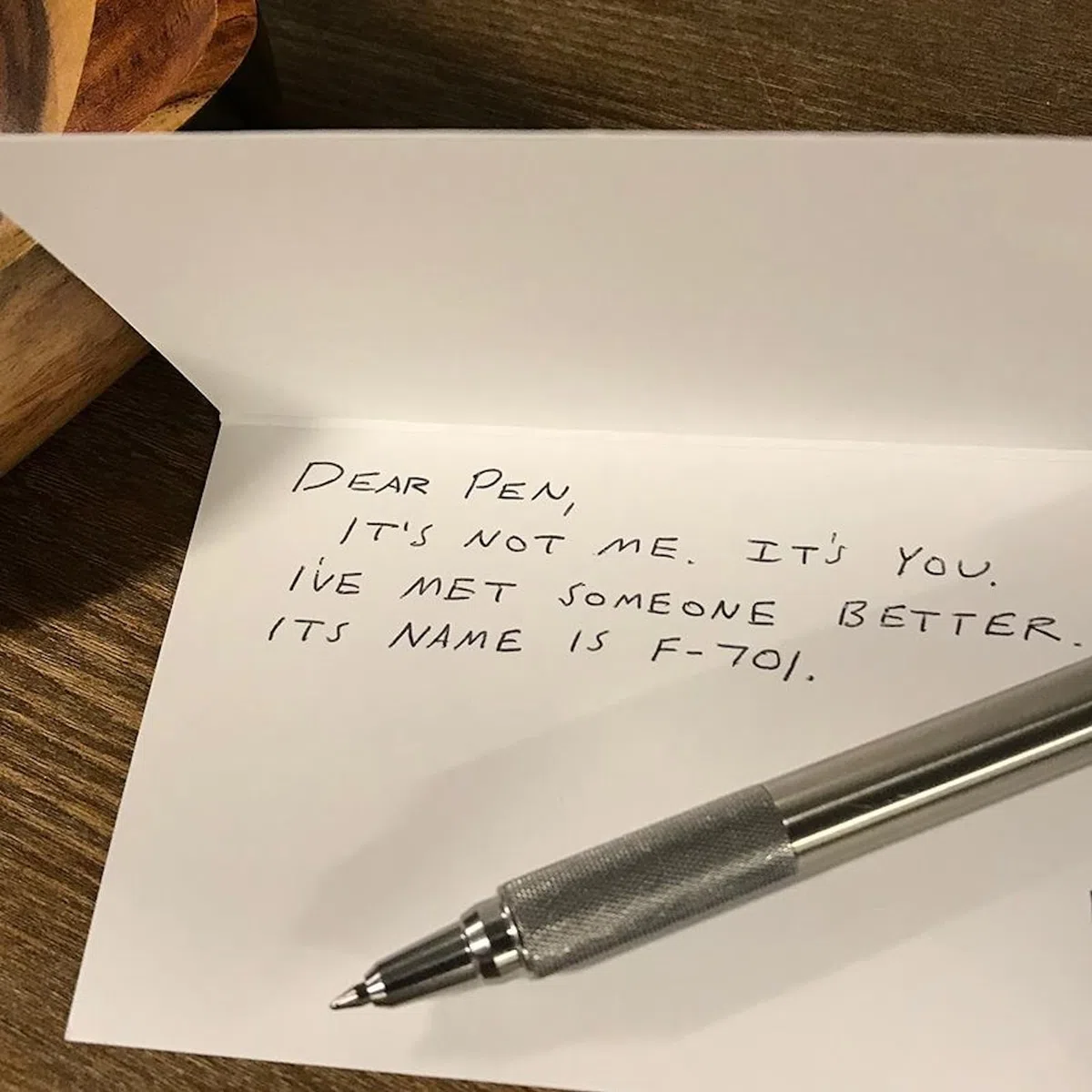 Zebra Pen Penna a sfera retrattile F-701, punta fine da 0,8 mm, corpo in acciaio inossidabile, ideale per regali per insegnanti, materiale scolastico e forniture per ufficio, inchiostro nero