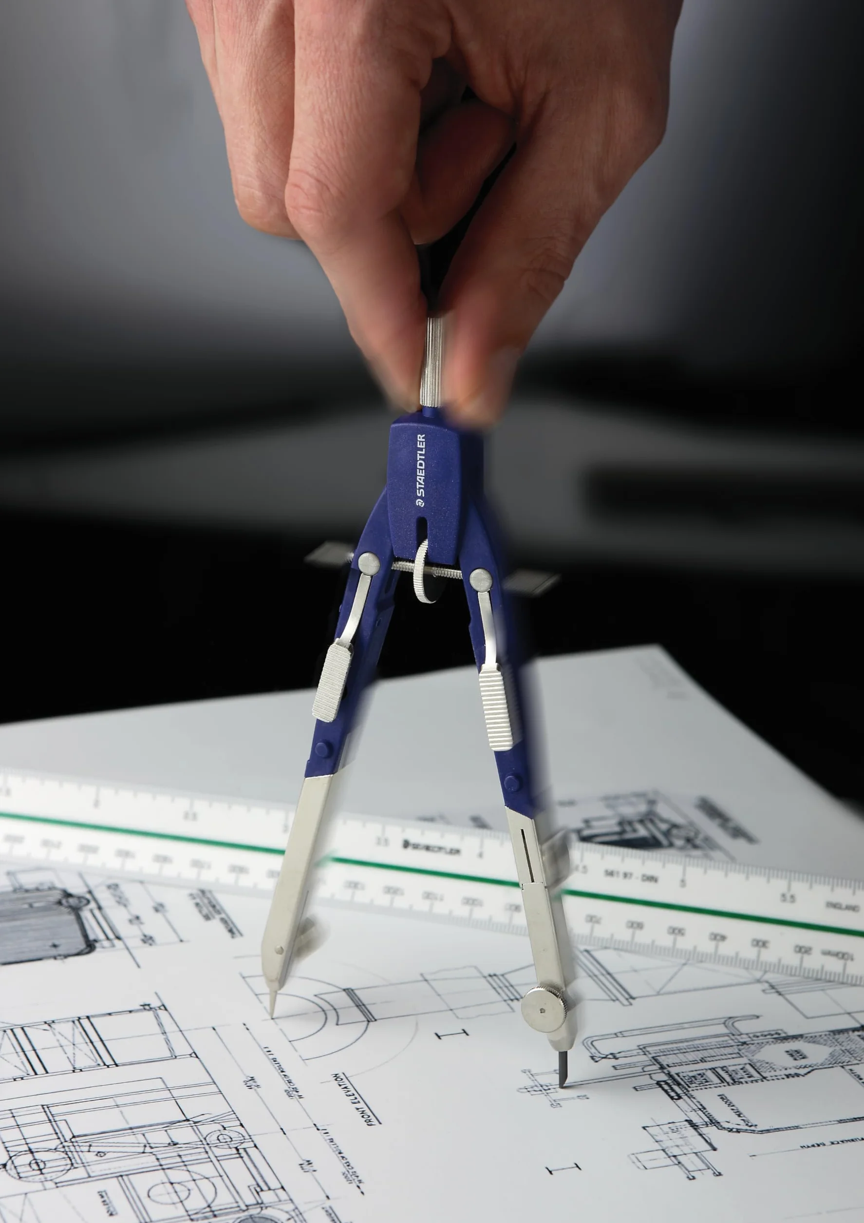 Staedtler 552 01 Mars Comfort 552 - Compasso a regolazione rapida, in custodia con coperchio ribaltabile, blu / argento Zirkel
