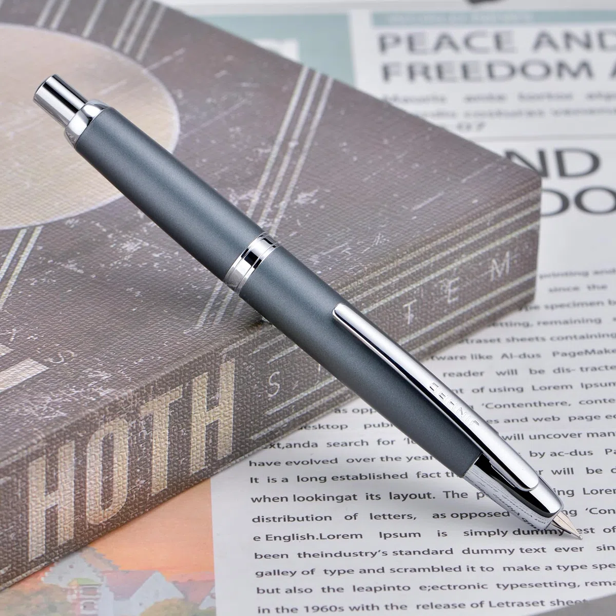 Jinhao 10 - Penna Stilografica a Pressione con Scatola, Pennino Retrattile Medio Grigio Metallo con Set Convertitore di Inchiostro (Clip Argento)