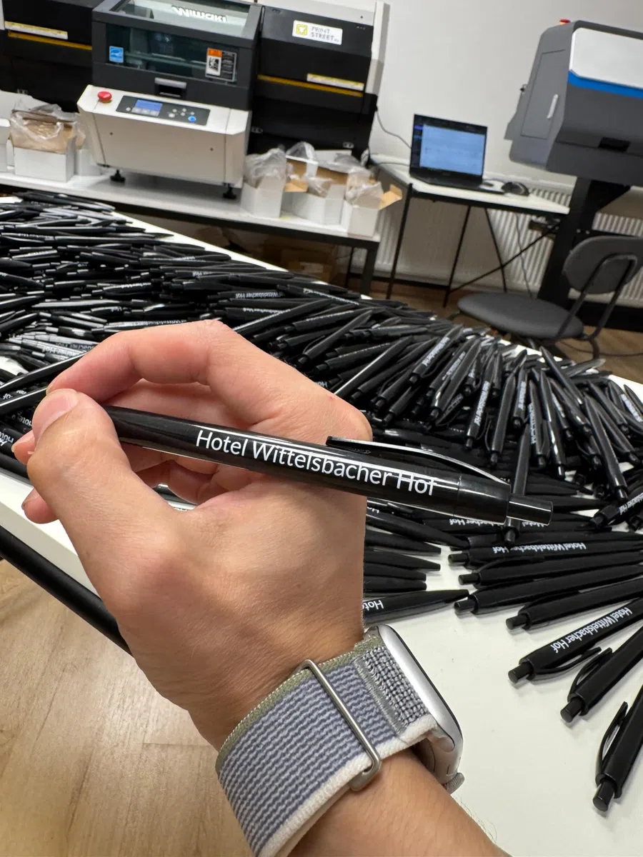 100 Penne a Sfera Personalizzate con Logo e Testo Stampa UV a Colori di Alta Qualità Ideali per Aziende Eventi e Regali (Nero)