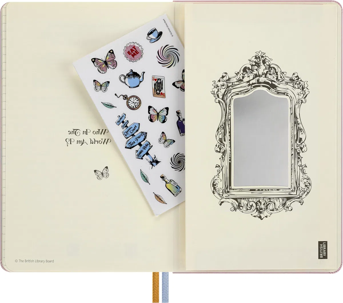 Moleskine Taccuino a Righe Le Avventure di Alice nel Paese delle Meraviglie, Copertina Rigida in Tela e Chiusura Elastica, con due Segnalibri e Adesivi a Tema, Alice, Formato Large 13 x 21 cm