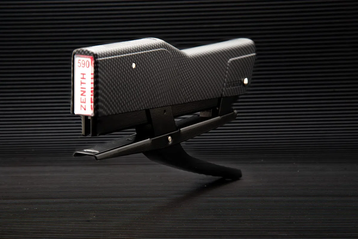 Cucitrice ZENITH art. 590 TECH colore black carbon