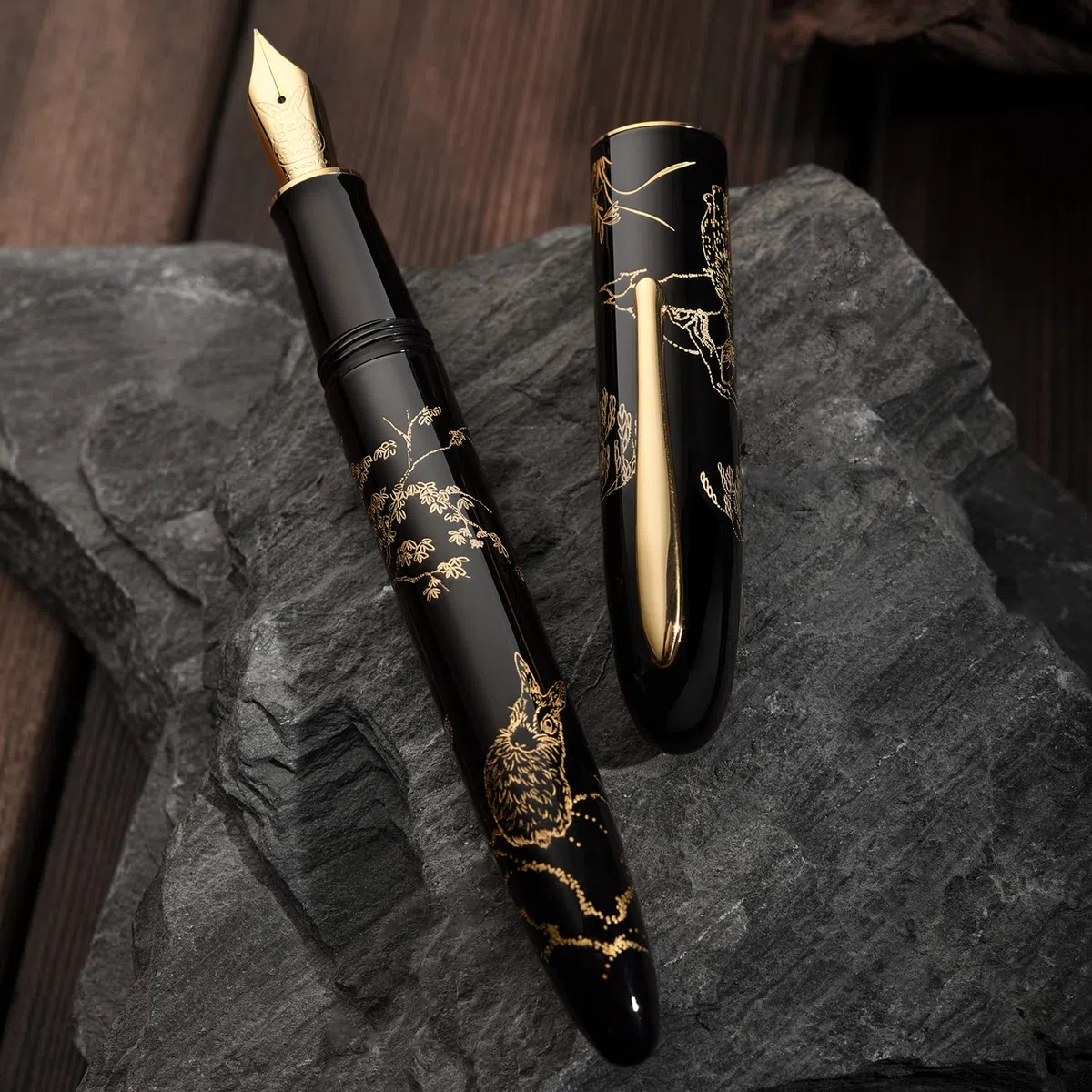 erofaHongdian N23 Black Rabbit Stilografica,Iridium Extra Fine Pennino Oro Fine,Nuovo Anno Lucky Rabbit Carving Design Liscio Scrittura Penna con Convertitore e Scatola di Metallo