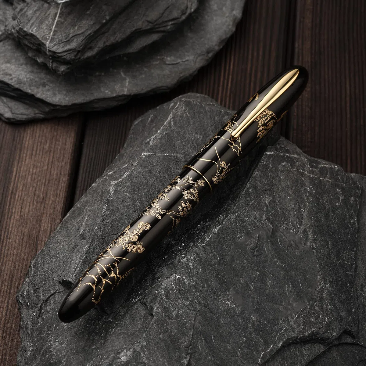 erofaHongdian N23 Black Rabbit Stilografica,Iridium Extra Fine Pennino Oro Fine,Nuovo Anno Lucky Rabbit Carving Design Liscio Scrittura Penna con Convertitore e Scatola di Metallo