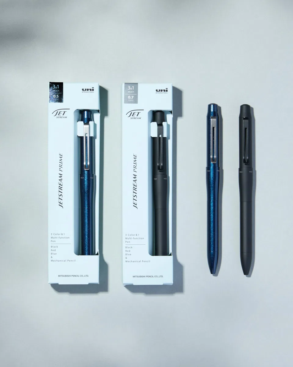 Uni Jetstream Prime 3&1 Penna a sfera multifunzione, dotata di inchiostro a base di olio da 0,7 mm (nero, rosso, blu), portamine da 0,5 mm, corpo in metallo, nero, MSXE455007.24