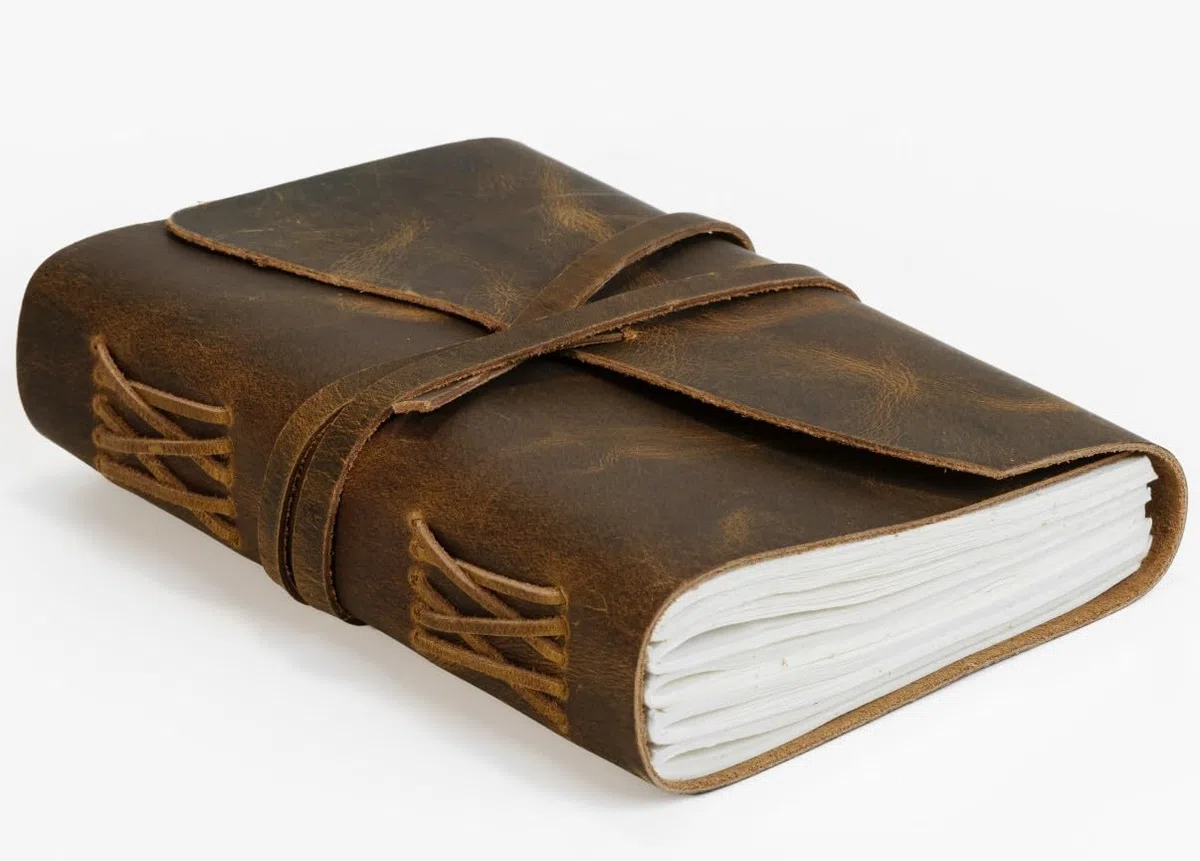WANDERINGS Taccuino Rilegato In Pelle Vintage - Pagine Bianche - Taccuino Da Scrittura In Pelle Antica Realizzato A Mano - Un Grande Regalo Per Scrittori, Poeti E Viaggiatori, 15x23 cm