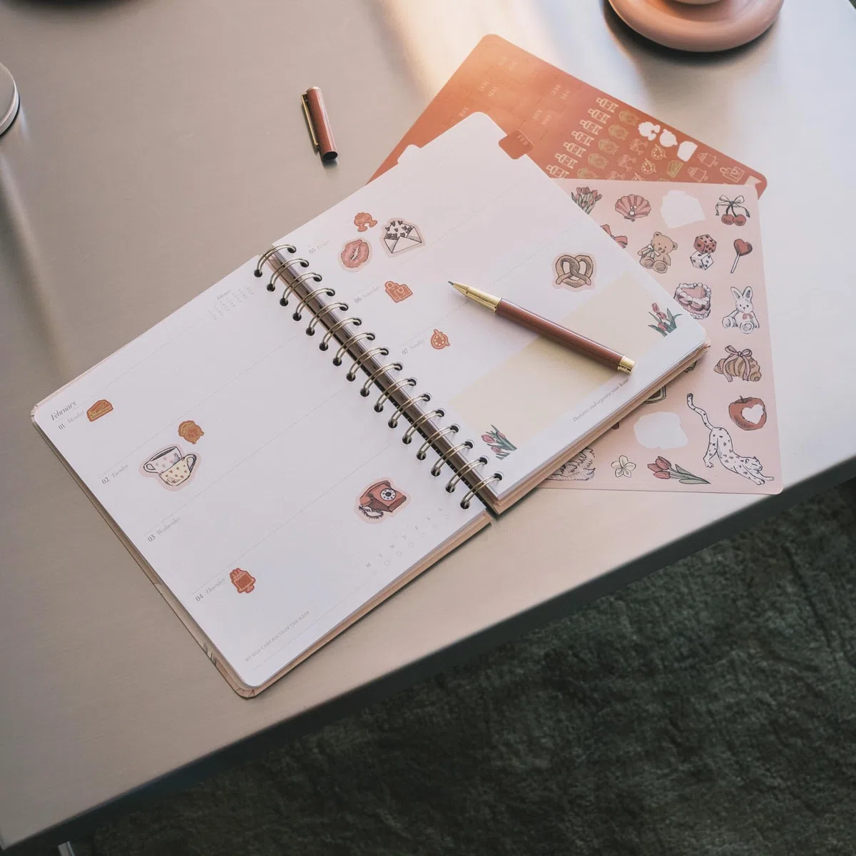 Kokonote Agenda Settimanale 2026 2027 Blossom - Diario Scoula 2026-2027 per Università e Scuola Superiore | Weekly Planner con Copertina Rigida, Segnalibri e Stickers (17x21,5 cm)