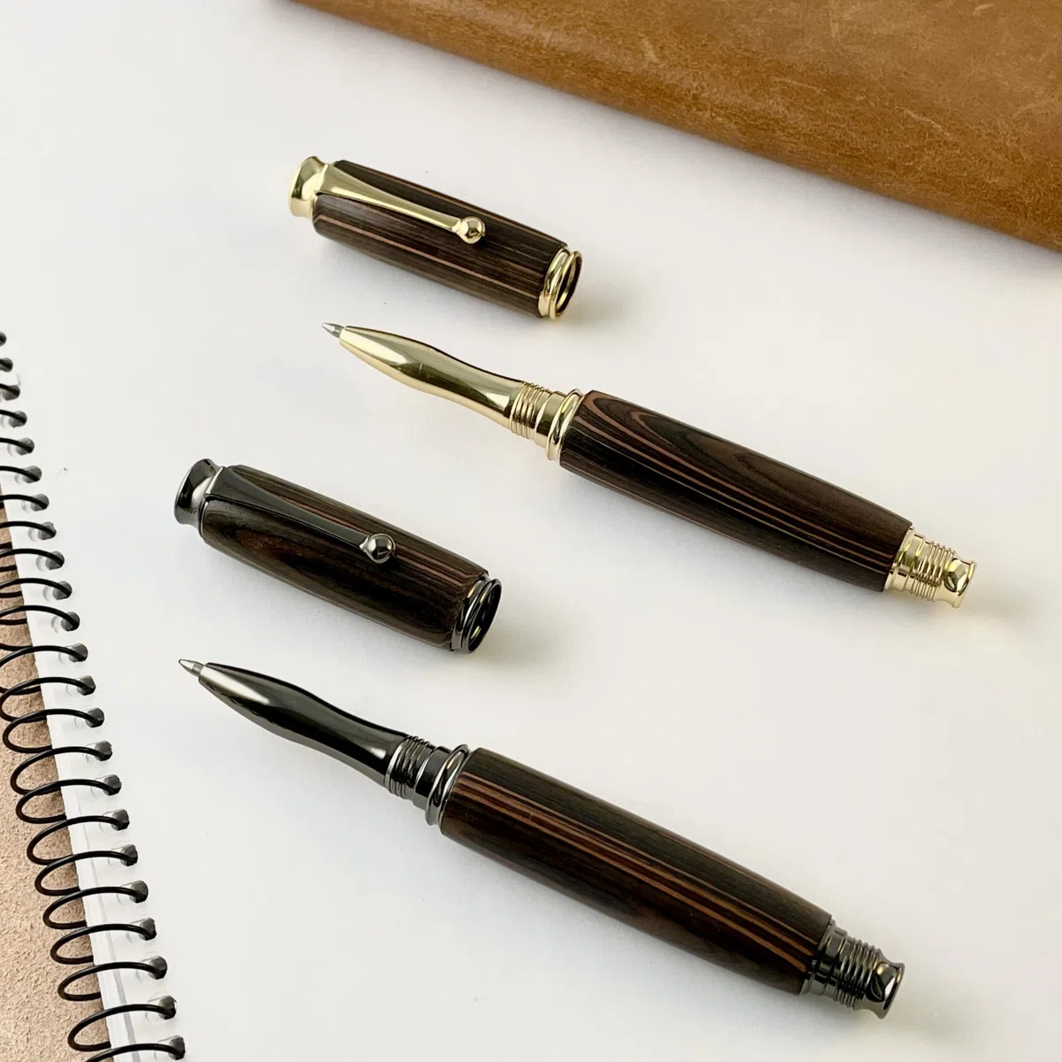 Penna Roller Premium Legno Ébano di Macassar Personalizzabile, Realizzato a mano in Francia, Personalizzato con incisione, Scatola Regalo Metallica Inclusa