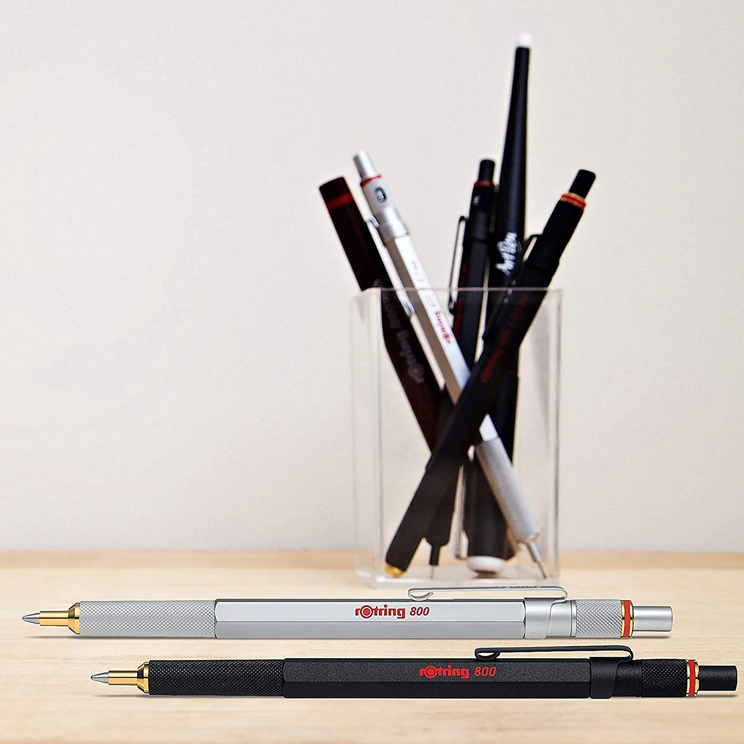 rOtring 800 penna a sfera | punta mediainchiostro nero | corpo nero | ricaricabile