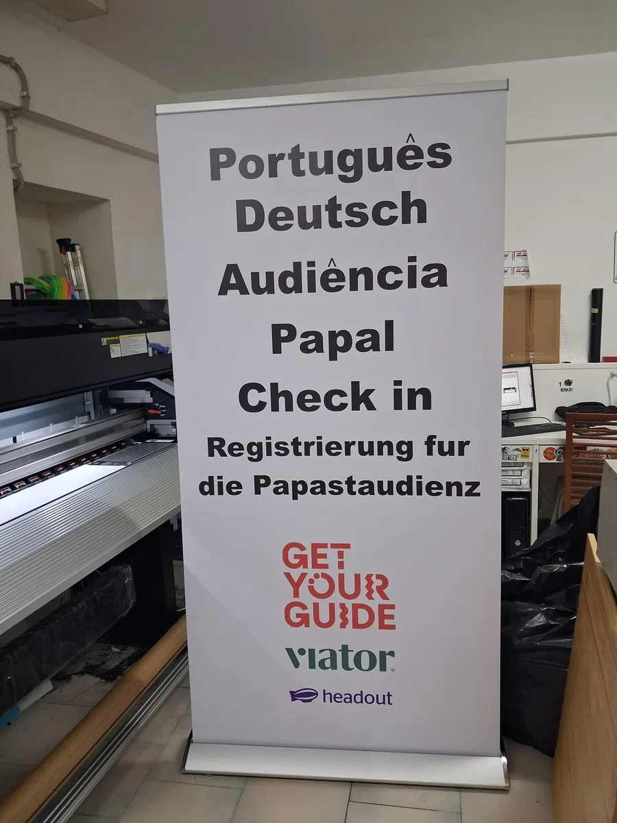 Roll Up Pubblicitario Personalizzato 85x200cm Stampa HD mod. ECONOMIC Espositore Avvolgibile in Alluminio con Tela Premium Anti-Arricciamento Ideale per Fiere, Eventi e Negozi