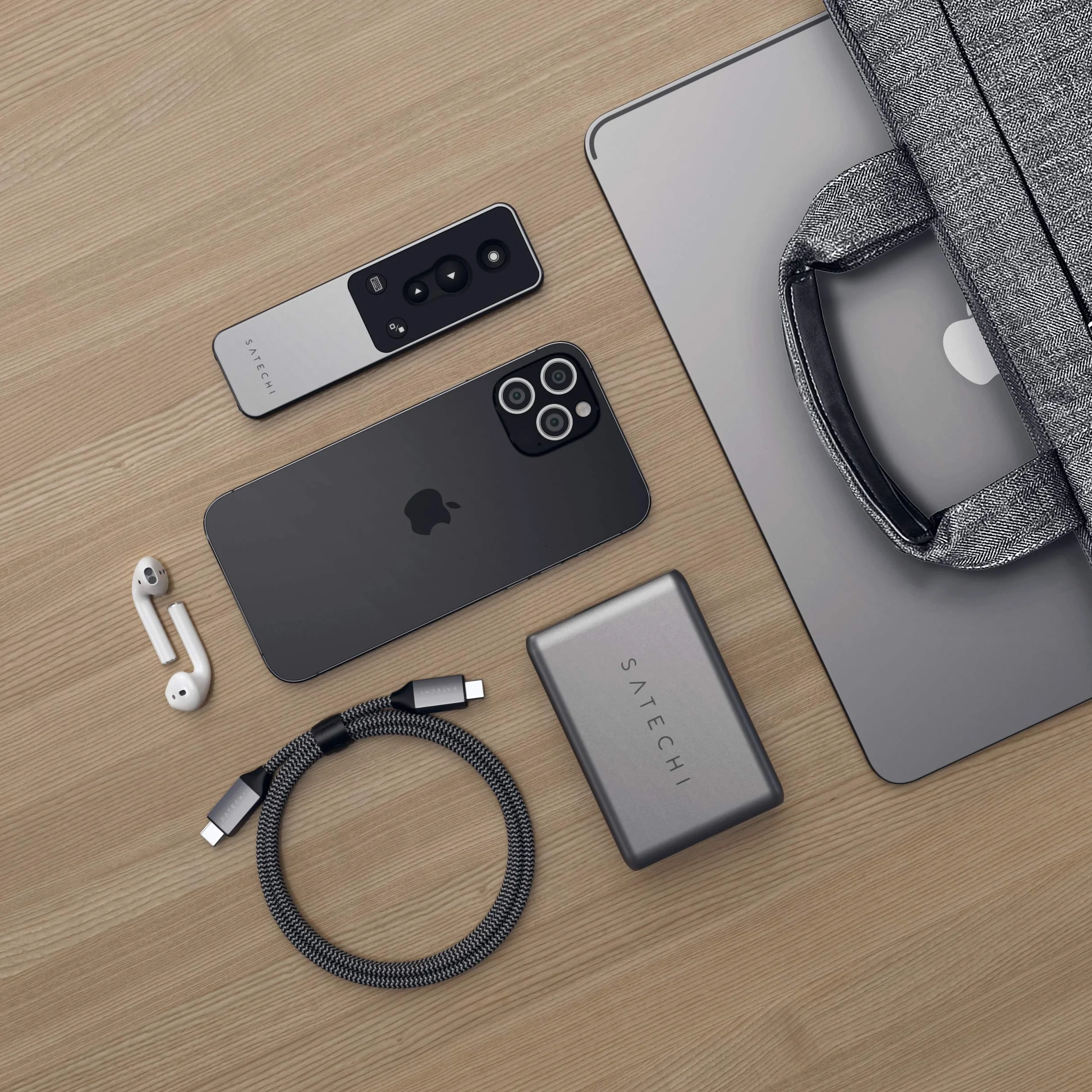 SATECHI Telecomando Bluetooth R1 Multimediale per Presentazioni, PowerPoint e Keynote, Ricaricabile USB-C, per MacBook Air/Pro/Neo, Mini, iPad, iMac (non compatibile con Windows 10/11 né Apple TV)
