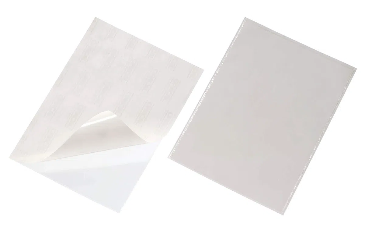 Durable 829619 - Pocketfix A4, tasca adesiva con inserto in cartoncino per cartelle, raccoglitori, f.to A4, trasparente, confezione da 50 pezzi
