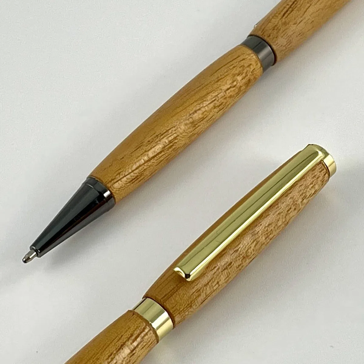 Cofanetto 2 Penna in Legno di Mogano, Realizzata a Mano in Francia, Personalizzate con Incisione, Scatola Regalo Metallica Inclusa | Natale, Compleanno, Matrimonio, Dottore