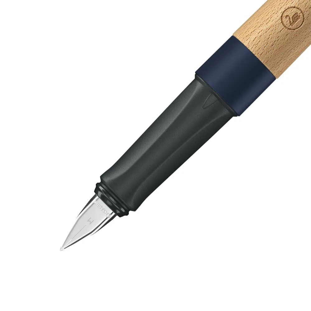 STABILO Grow - Penna Stilografica Ecosostenibile - CO2 neutral - in Blu Mirtillo/Faggio - Cartuccia inclusa