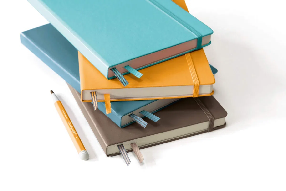LEUCHTTURM1917 363333 Taccuini Medium A5, Copertina rigida, 251 pagine numerate, Stone Blue, Bianco
