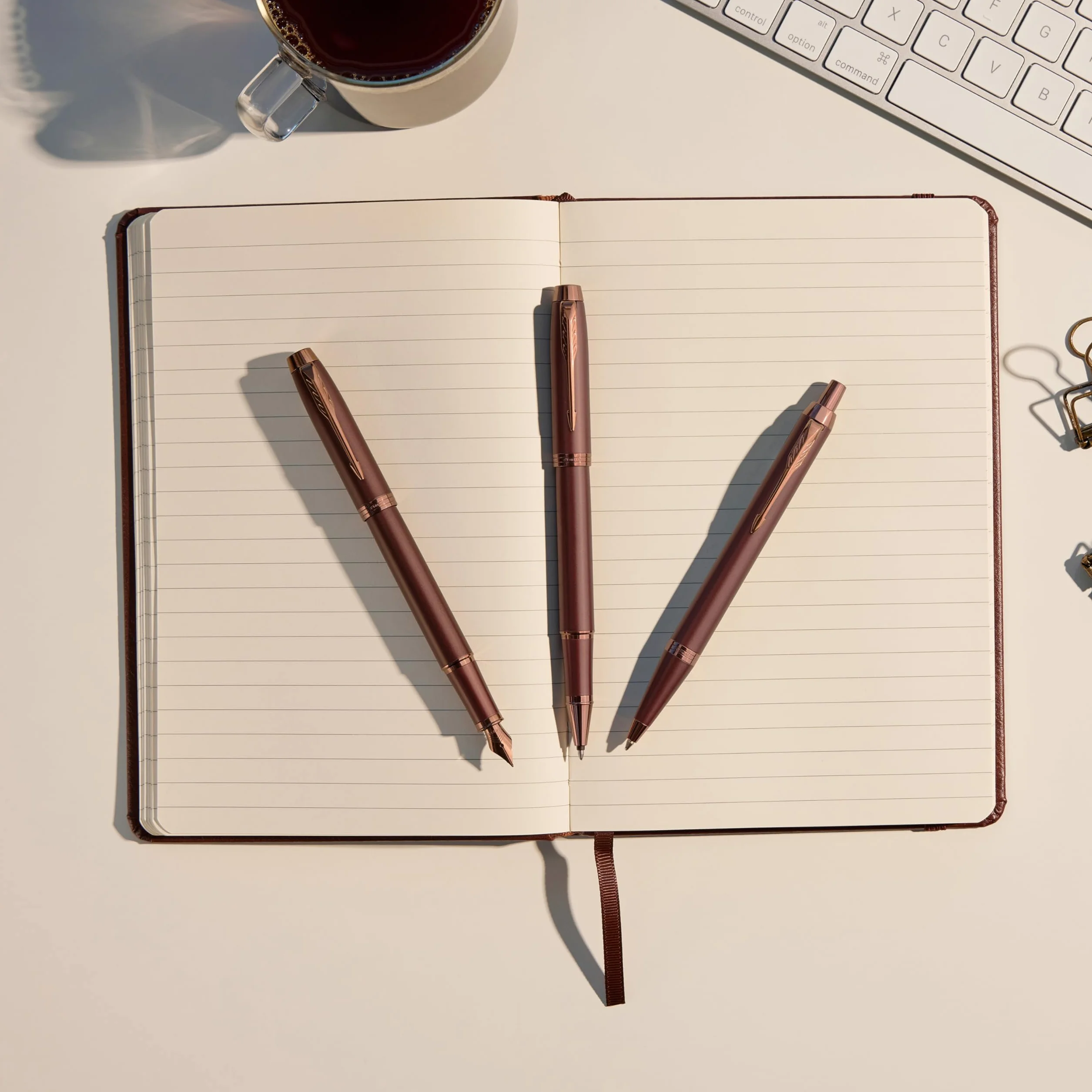 Parker IM monocromatica Penna stilografica | inchiostro blu | finitura e puntale bordeaux | punta media | confezione regalo