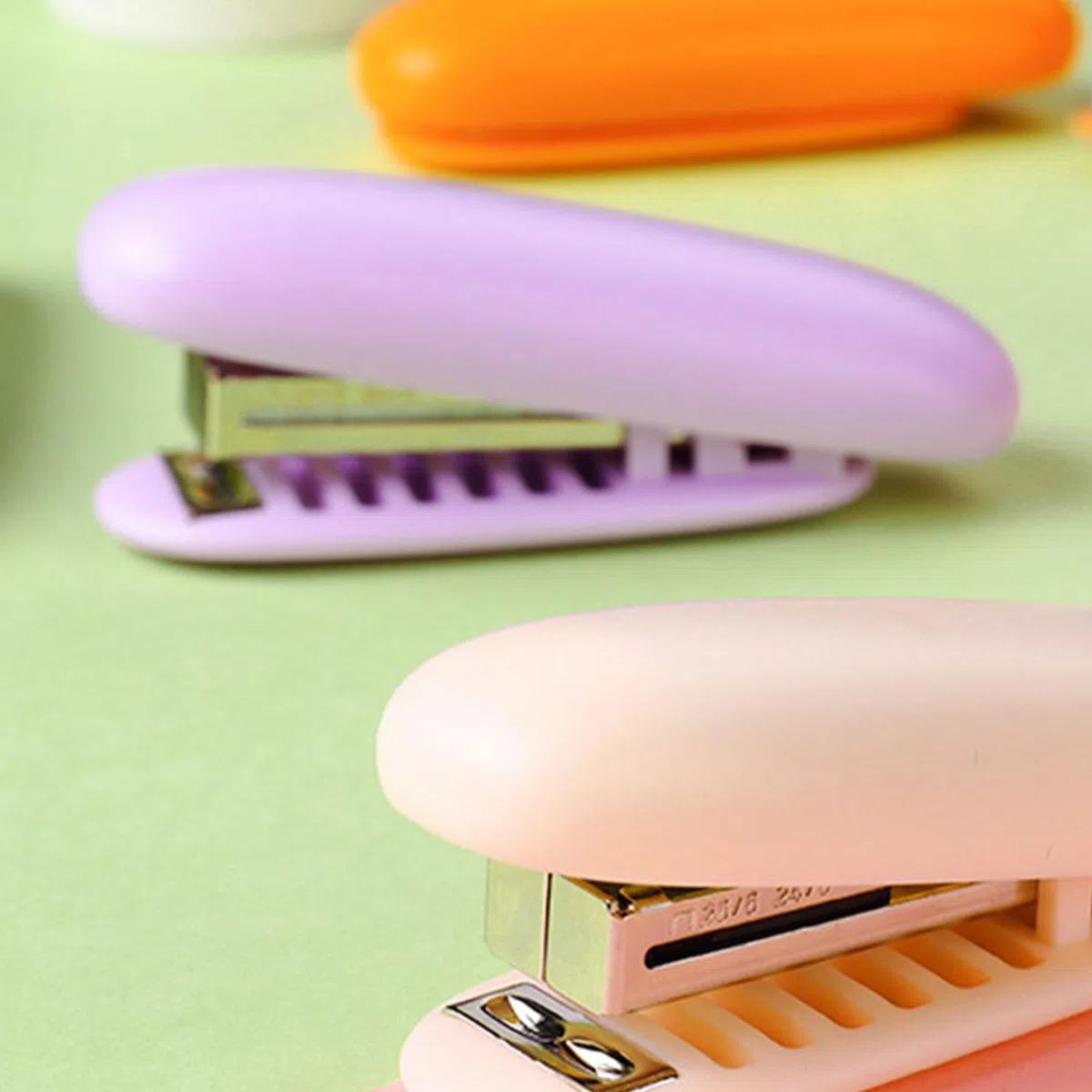 6 Portatile Piccolo Piccolo Cerognativo Decorativo Ufficio Decorativo Ufficio Stapler Facile Da Caricare Stacciante Plastica Da Scrivania