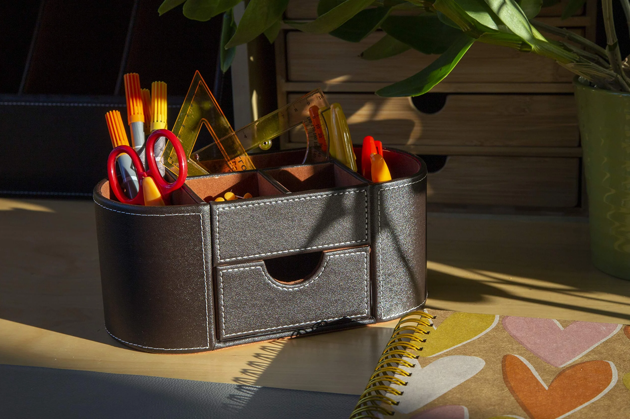 OSCO Organizer da scrivania in ecopelle marrone con cassetto, organizer da scrivania, portapenne, contenitore per trucchi, portapenne, 6 scomparti, contenitore per cancelleria, 10 x 23 x 12 cm