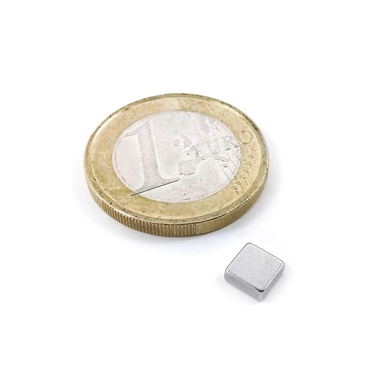 Magneti Piccoli in Neodimio 5 X 5 X 2 mm Set da 100 Pezzi | Calamita Potente | Perfetti per Lavagne, Frigorifero, Ufficio, Hobby e Progetti DIY